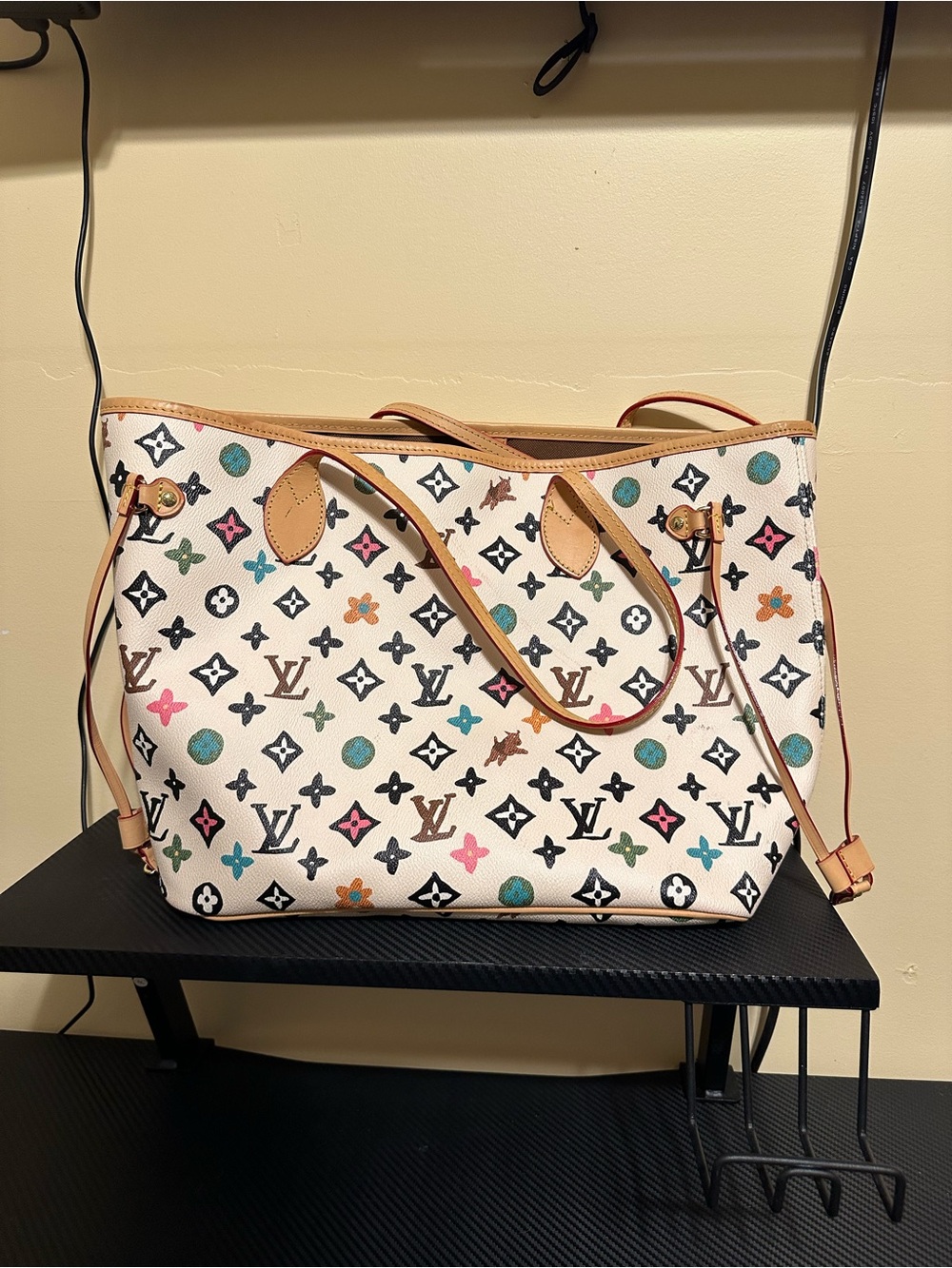 White color full tote